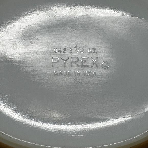 Vintage Pyrex Early American Oval Casserole Dish 043 1.5 Quart Brown Gold‎ - Picture 9 of 9